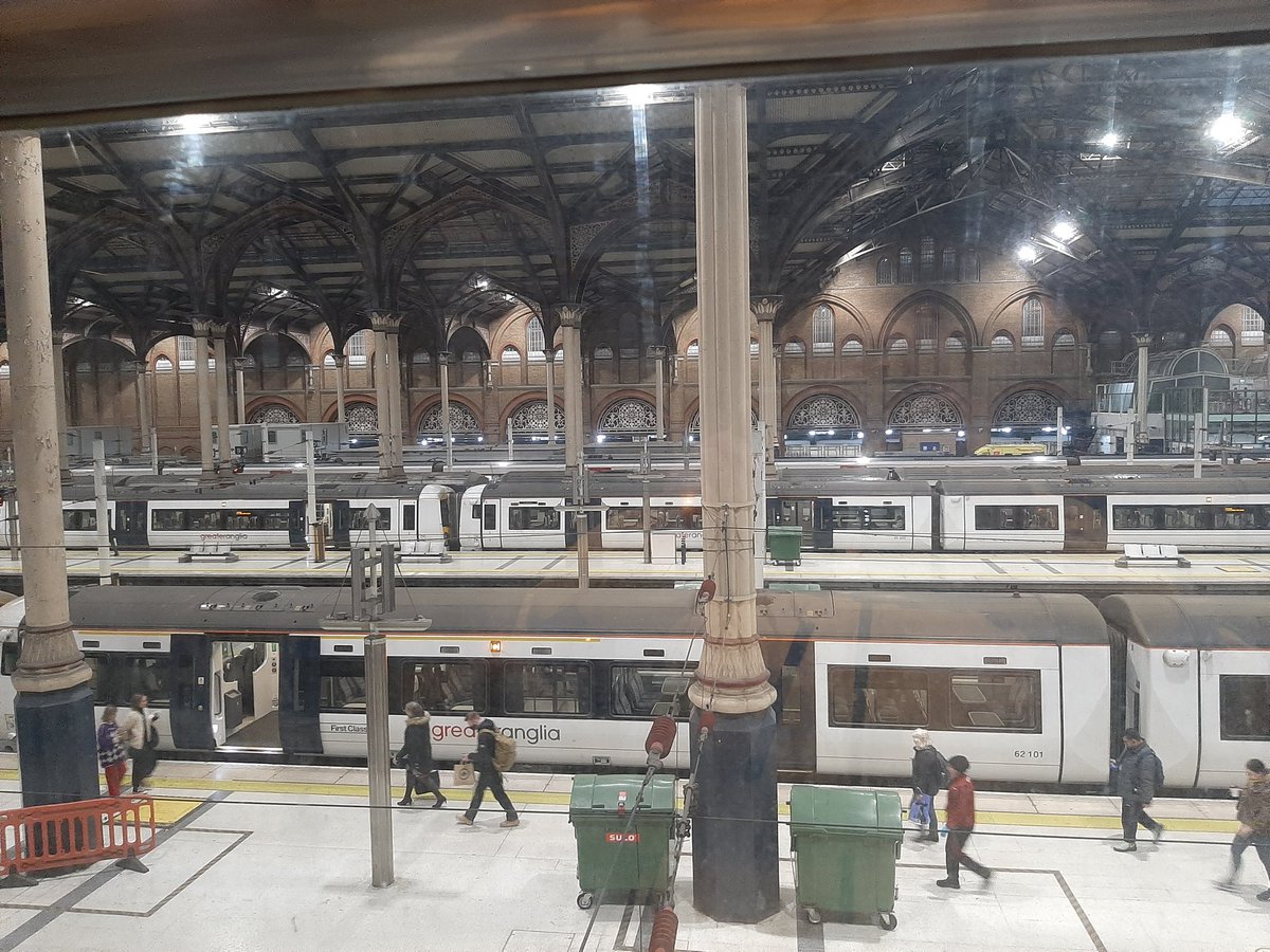 danthetrainman's tweet image. Some trains at Liverpool St station on Tuesday evening. #liverpoolst #class379 #class745 #London #trains #photography