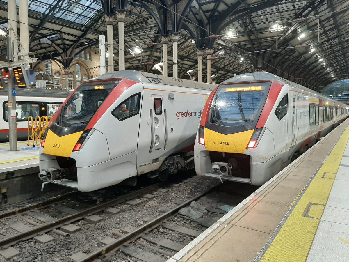 danthetrainman's tweet image. Some trains at Liverpool St station on Tuesday evening. #liverpoolst #class379 #class745 #London #trains #photography