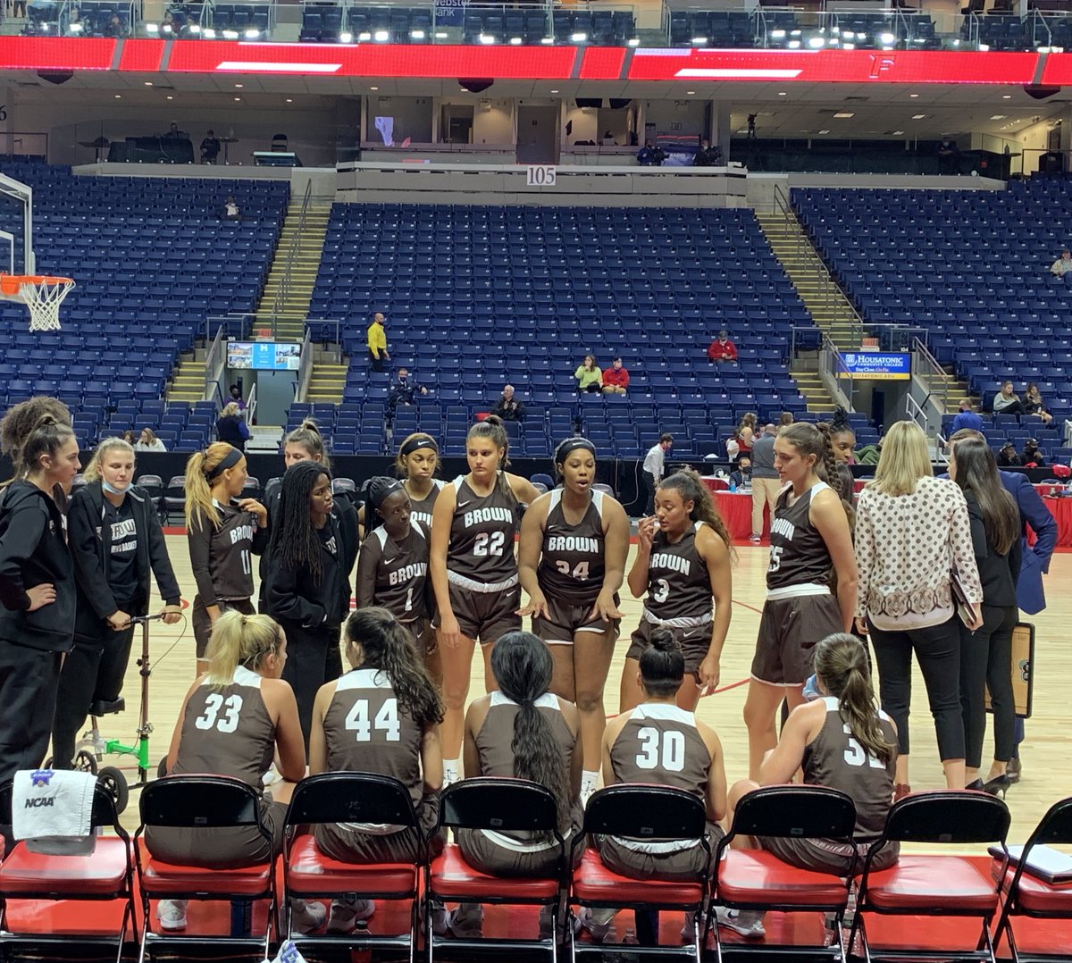 ryegbball's tweet photo. FIRST CAREER COLLEGIATE BASKET FOR @amanda_latkany at Brown! 🏀💪🏻 https://t.co/wbyTWRKzi2