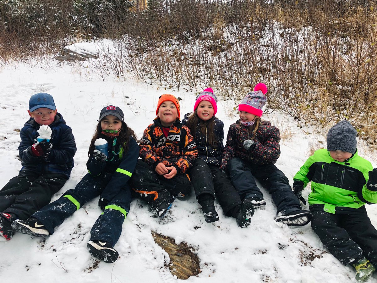 Mdpoole95's tweet photo. Rosy cheeks after building snow castles and snowmen! 🥰 https://t.co/wzVCWSfoJY