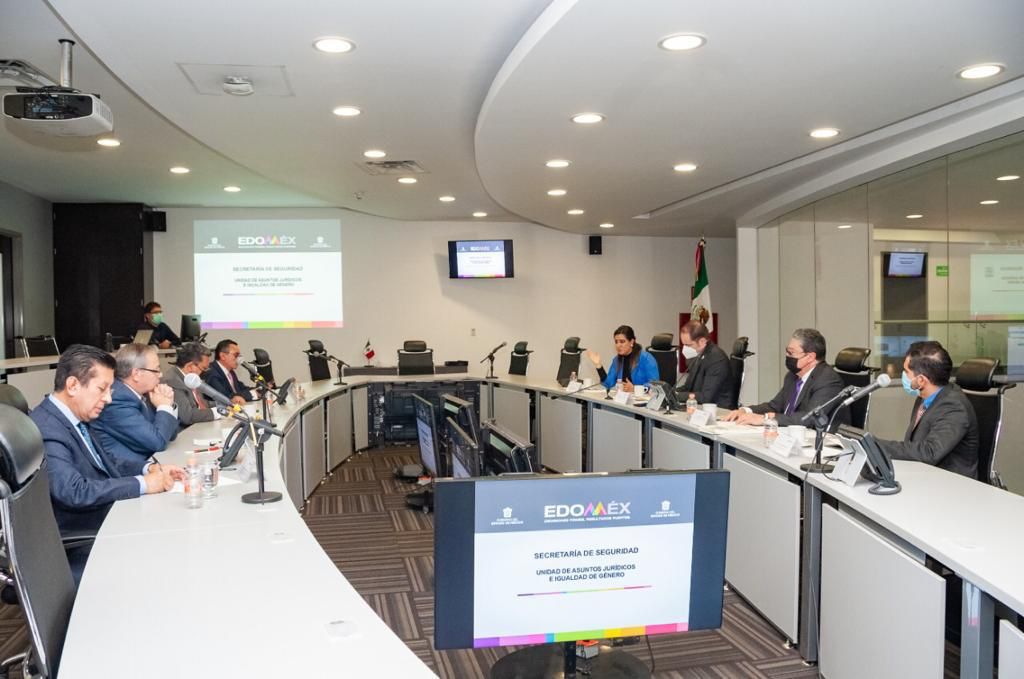 AMESP_oficial's tweet photo. Presenta el Mtro. Rodrigo Martínez-Celis, Secretario de Seguridad de la @SS_Edomex el #SIGESP para implementarlo a partir de enero del 2022, fue invitado el Presidente de AMESP @CapSalvadorLop1 acompañado del Lic. @ErickCuencaG de #ICPRangerSwat también Pdte. De @CoparmexMetro https://t.co/RlUBhf8Cu4