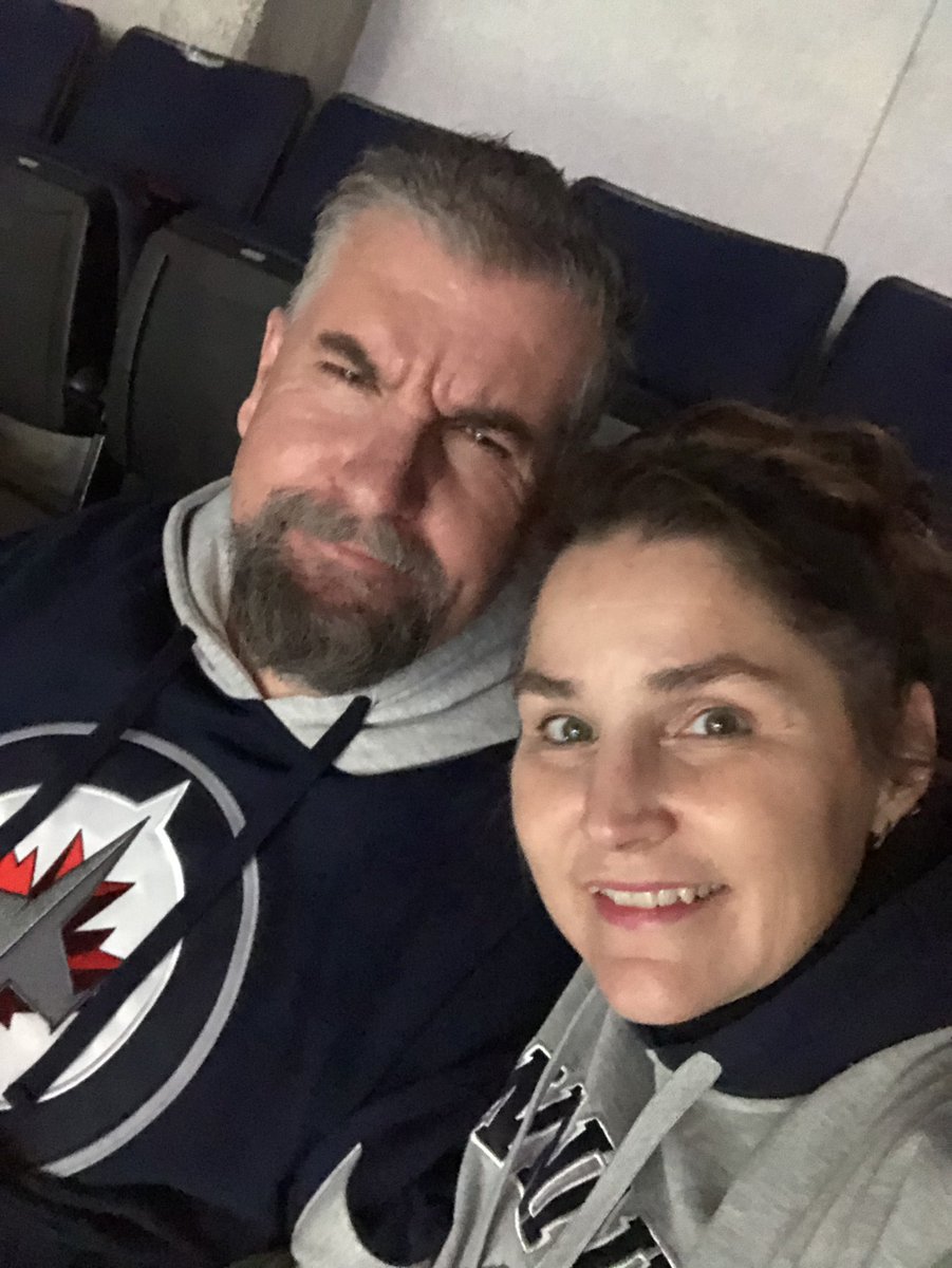 Mari_Muir's tweet photo. Date night😉
#GoJetsGo https://t.co/gEzV3A5OFK