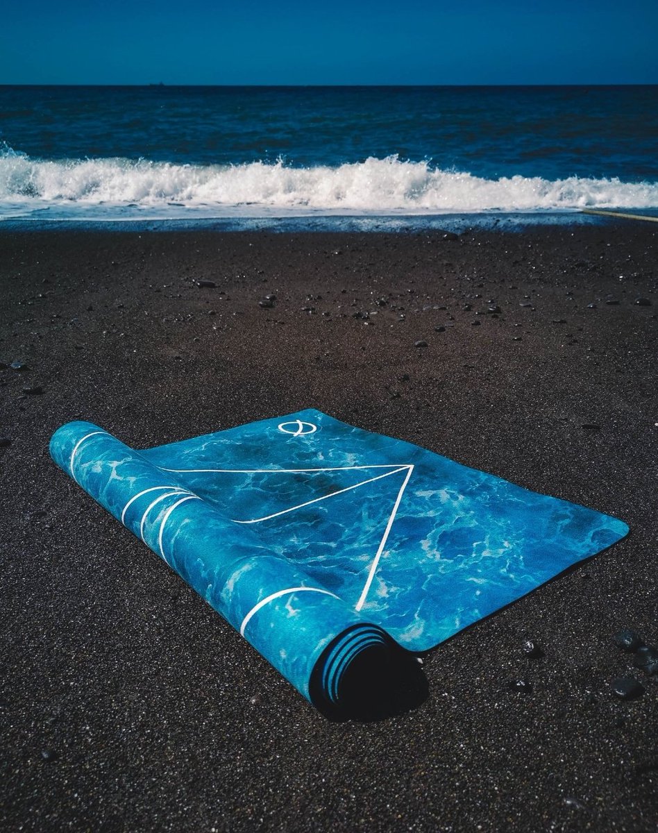 Heidi_Marshman's tweet photo. @theformfitness Marble Travel yoga mat on the black sand beaches of Bali 😍😎 #travel #yoga #yogamat #Indonesia https://t.co/AhlzwVDUml