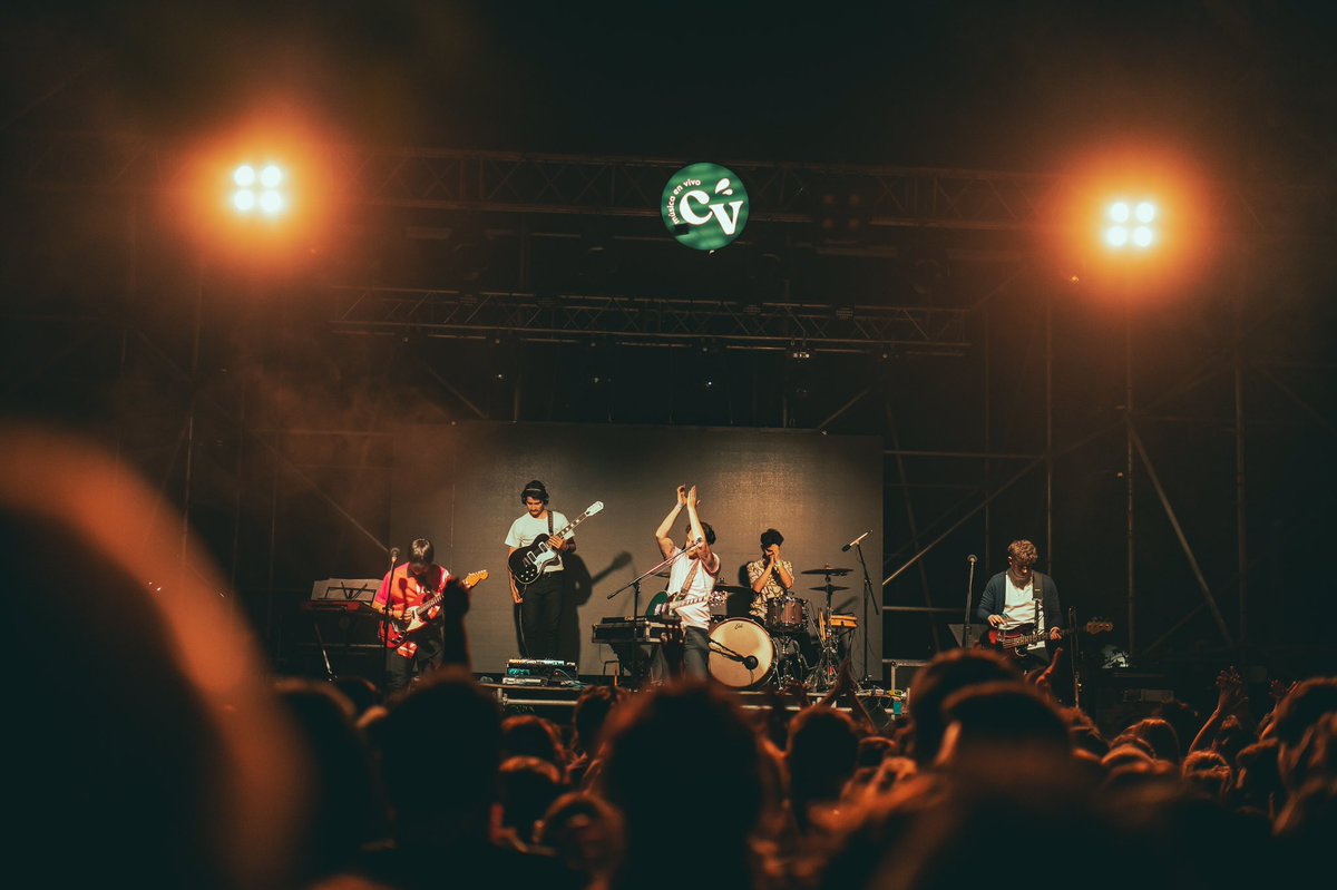 pasado_verde's tweet photo. Estamos inmensamente  felices de lo que vivimos el Domingo. Volvimos a encontrarnos de la forma que mas nos gusta, se extrañaba ese agite.
Gracias a Eve, a nuestros amigos de @RayosLaser , a Ciclo Vertiente y @FaderDigital por la confianza y el laburo. https://t.co/J2GMVmiTdD