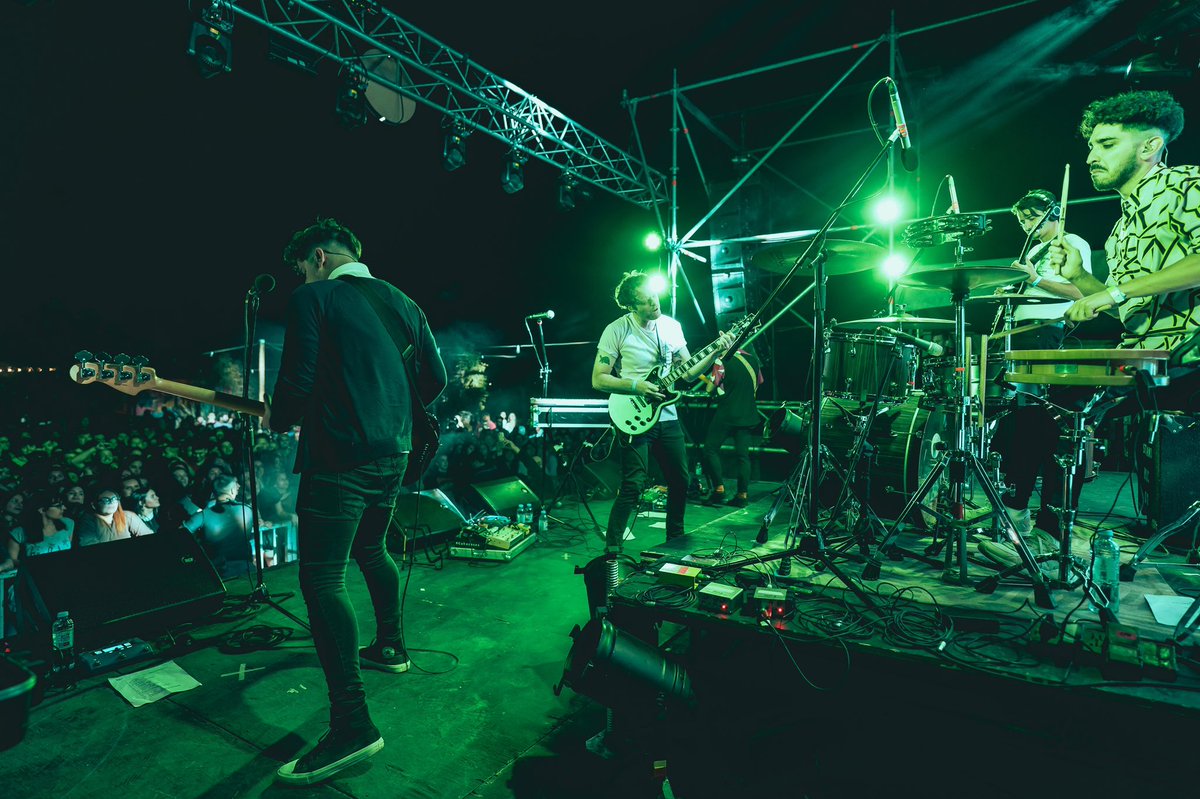 pasado_verde's tweet photo. Estamos inmensamente  felices de lo que vivimos el Domingo. Volvimos a encontrarnos de la forma que mas nos gusta, se extrañaba ese agite.
Gracias a Eve, a nuestros amigos de @RayosLaser , a Ciclo Vertiente y @FaderDigital por la confianza y el laburo. https://t.co/J2GMVmiTdD