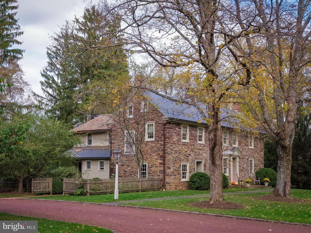 AddisonWolfe's tweet photo. Check out our newest listing in #Pipersville! Tell us what you think!  #realestate https://t.co/uoRzHEAUyH https://t.co/51unHpMeqF