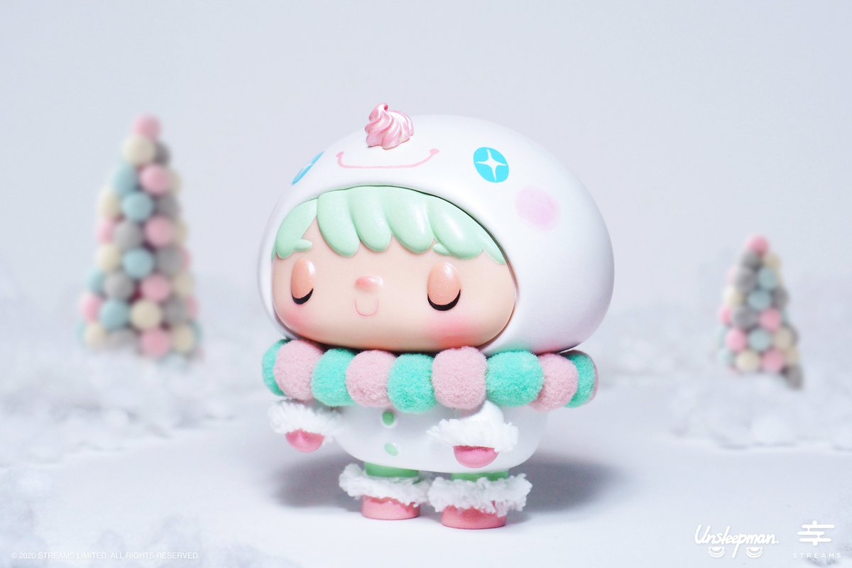 streamsart's tweet photo. ホワイトクリスマスが間近に迫っています❄️Toteはマシュマロをまとった雪だるまに扮し、クリスマス全体を甘く満たしてくれます。

アーティスト #Unsleepman デザイン
STREAMSプロデュース

全世界50セット限定
材質:ソフビ
高さ:約10cm
付属品:ポンポン襟x1
#streamsart #sofubi #arttoys #ソフビ https://t.co/KRYAdS27HW