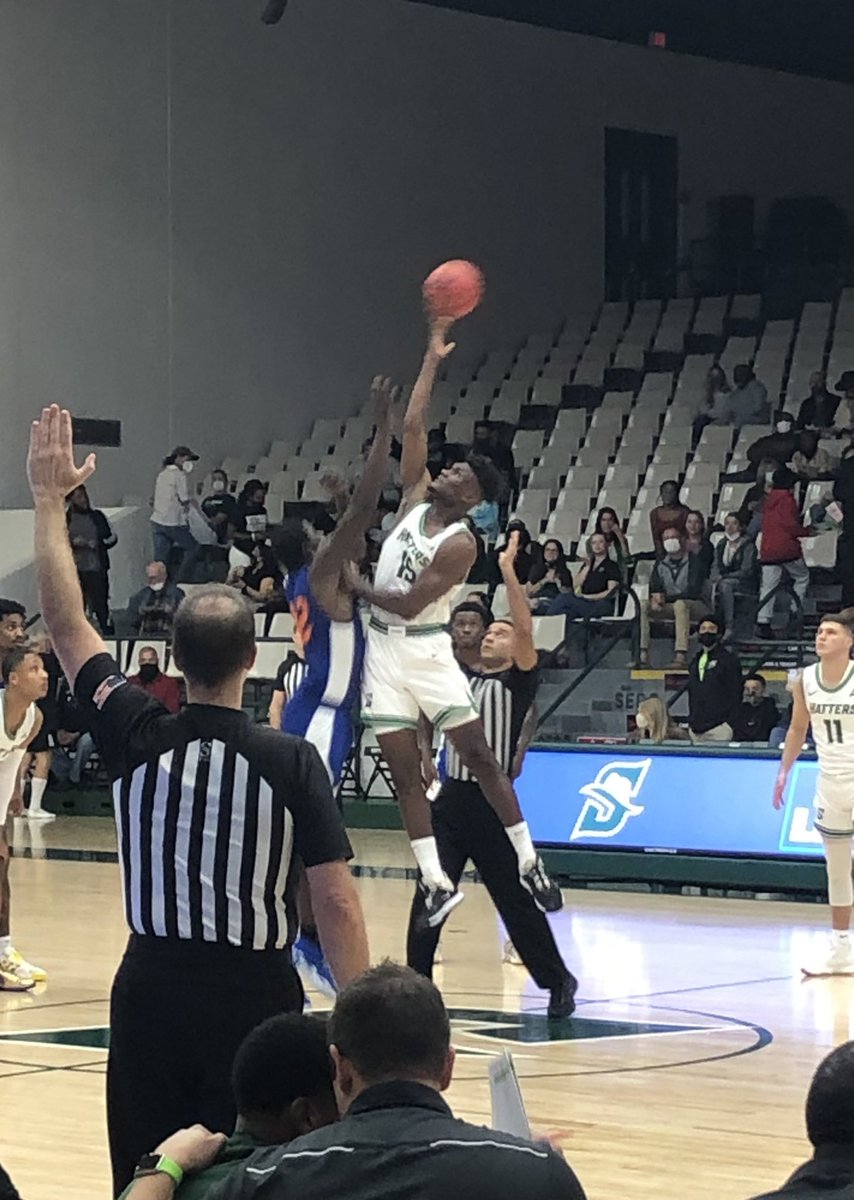 hatterscheer's tweet photo. Itβs @StetsonMBB turn! Basketball is back at Edmunds!πππ₯π© #gohatters #beatfmu https://t.co/DZggKjy8DL
