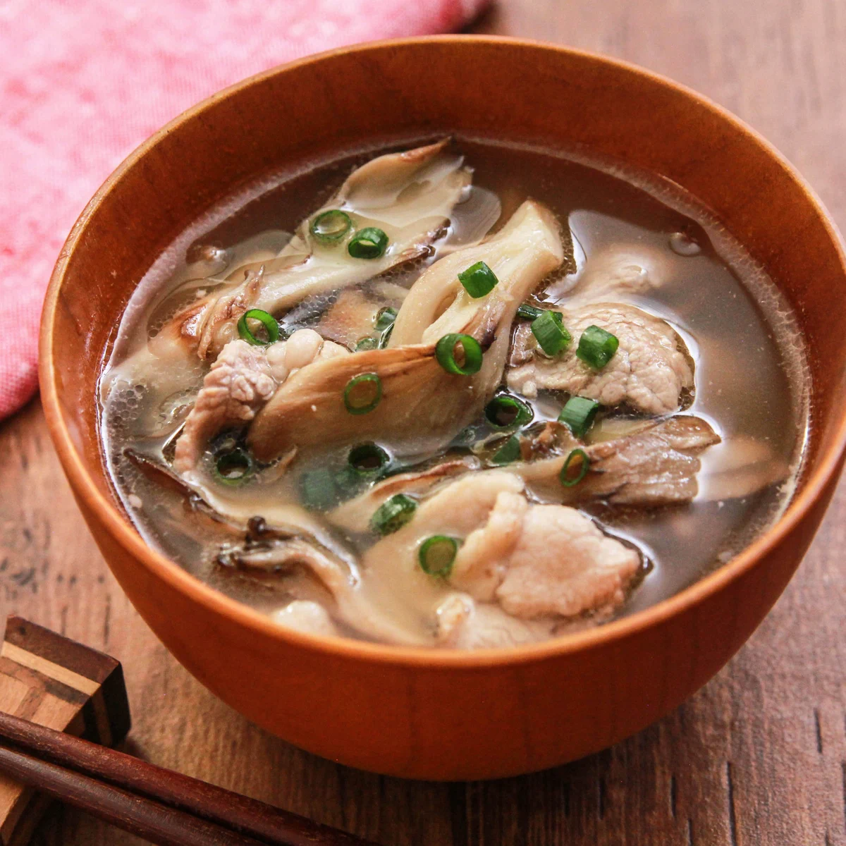 衝撃の美味しさ！焼いた雪国まいたけ極を豚汁に入れると忘れられない味わいになる！