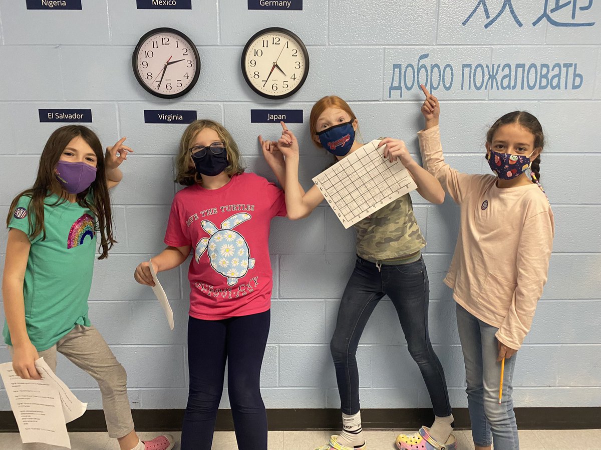 MrsSuttonFocus's tweet image. Solving clues during a scavenger hunt around the school and meeting the author of City of Ember= an awesome experience for all!! @r2teach2 @SWeiderhold2 @HamptonOaksElem @PtoHampton