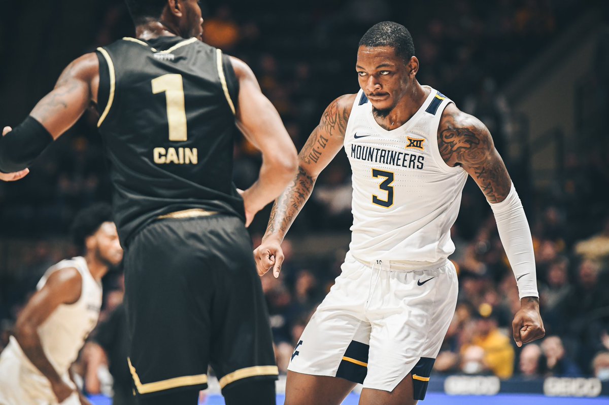 WVUhoops's tweet photo. 👀

#HailWV https://t.co/lm0SCae9sW