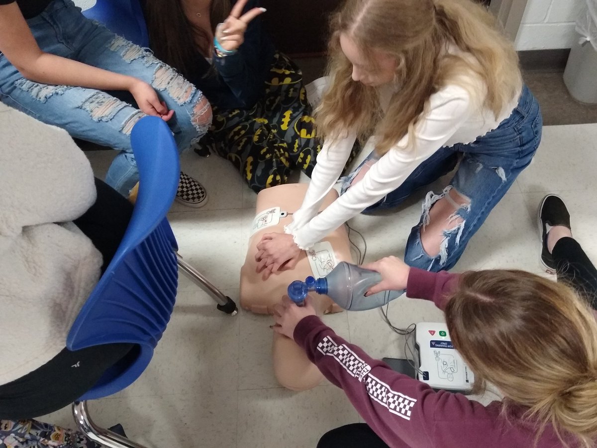 Principles of Health Theories learning basic first aid and CPR. <a href="/burleson_cte/">Burleson ISD CTE</a>