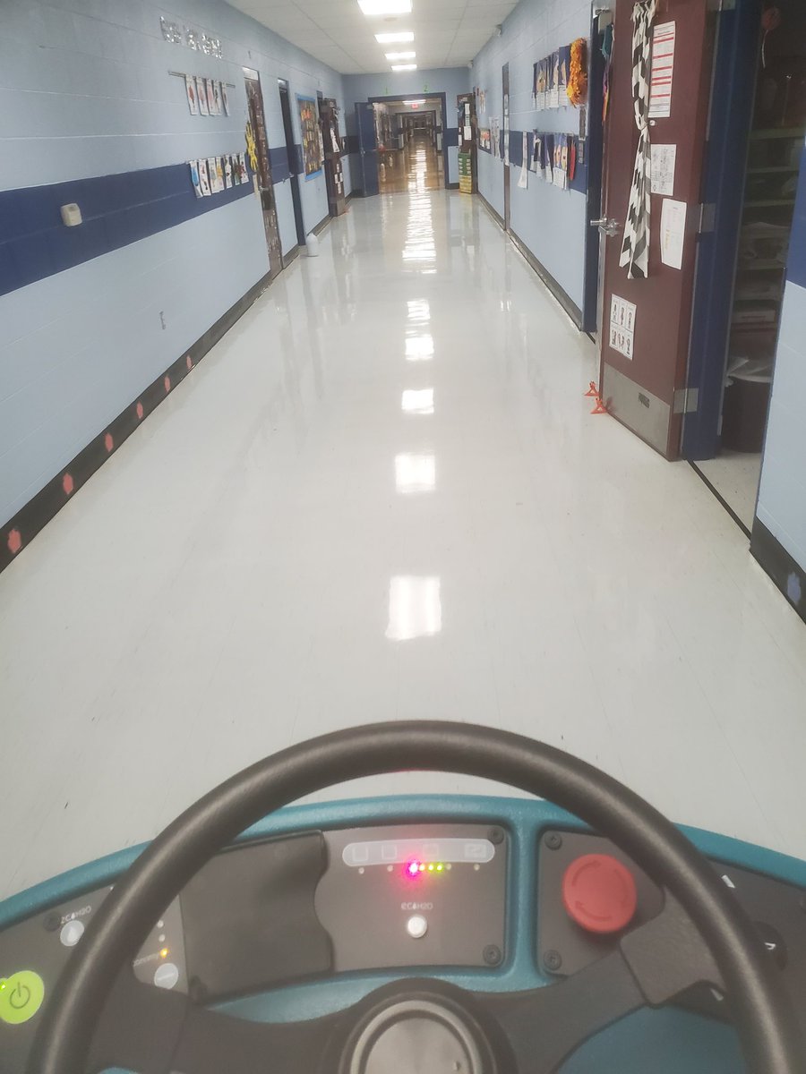 RomanBanks11's tweet photo. Swear its like magic how I clean floors,yet im not from Orlando.
#LifeBars 
@LauraSandrell @julieatidwell @RyanBJackson1 @EricLHughes @MPEStigers https://t.co/Wq0bNeIszB