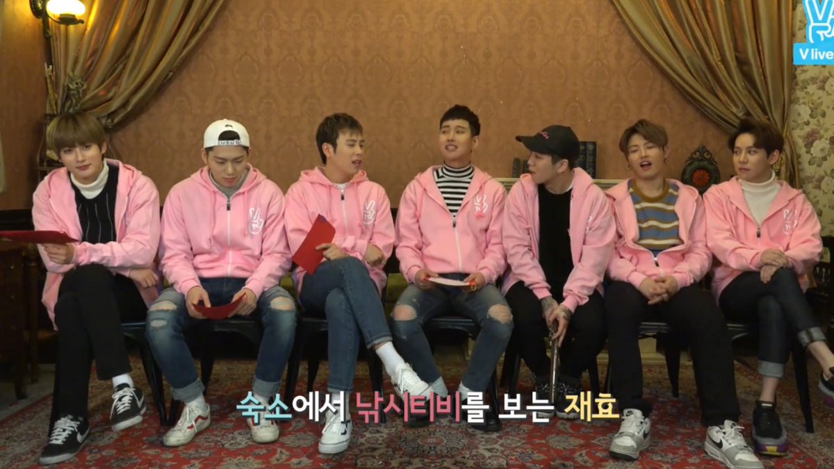 information_bb's tweet photo. 322. 숙소에서 낚시TV를 보고 TV와 대화를 하는 재효 https://t.co/9IZe5njsw9
