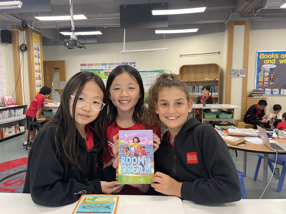 constancekkg's tweet photo. Room to Dream finally arrived! πππG5s are excited to see what Mia and friends get up to next! @kellyyanghk #sisrocks #geckoreads https://t.co/A9etysHFJ9