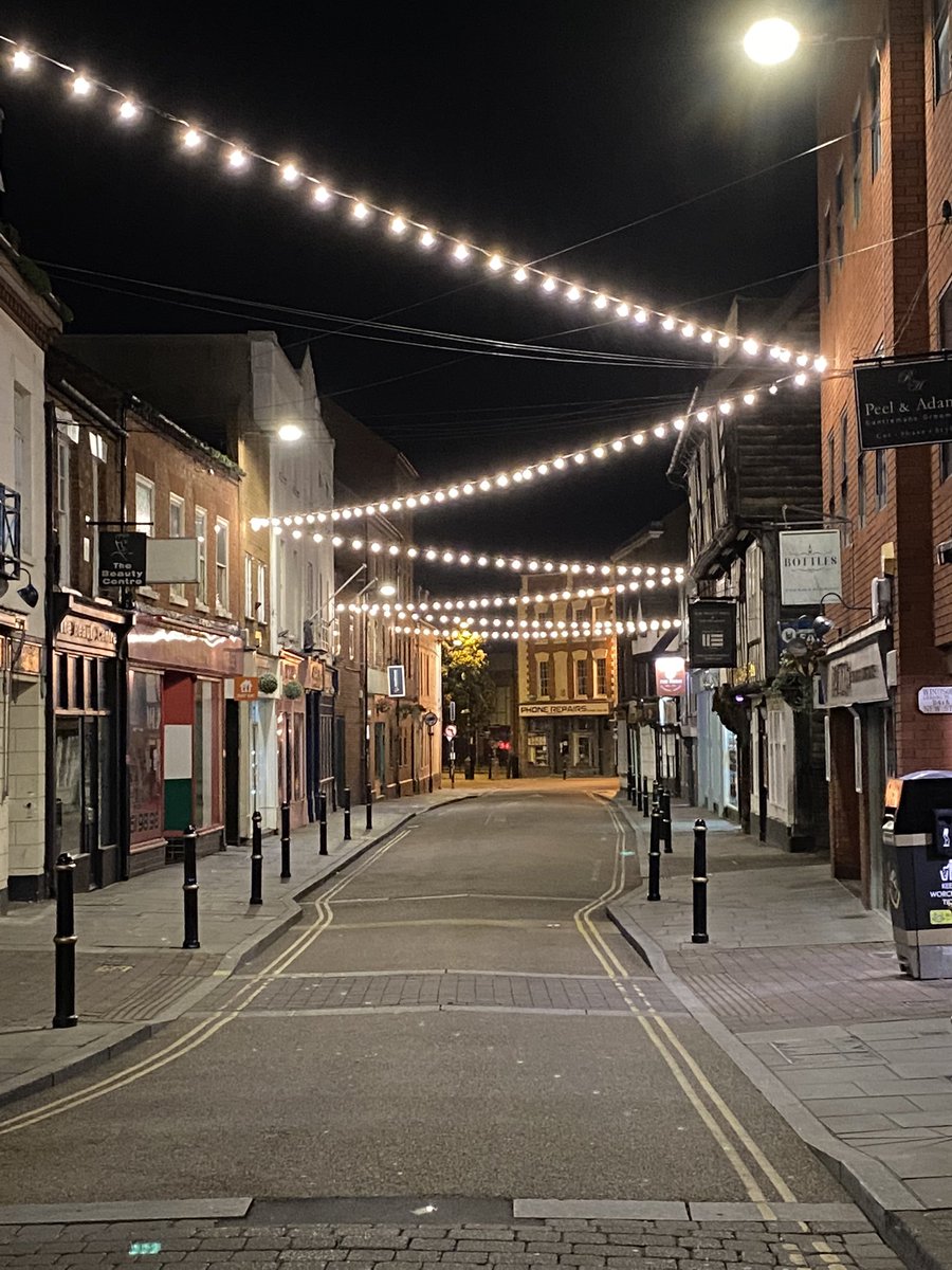 How amazing does New Street look? Last night we installed the first street for festoon lighting. Next we light up Friar Street. This project has been delivered &amp; funded by Worcester BID. Big thank you to the installation team <a href="/Christmas3Count/">Three Counties Christmas</a>  👏🏻👏🏻👏🏻 #WorcestershireHour