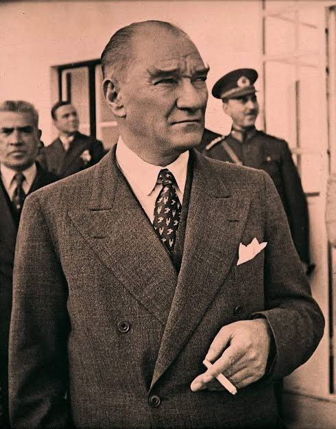 fasterkyhn's tweet photo. "Beni görmek demek mutlaka yüzümü görmek değildir. Benim fikirlerimi, benim duygularımı anlıyorsanız ve hissediyorsanız bu kâfidir."

Saygıyla, sevgiyle, minnetle Ata'm... 🇹🇷 https://t.co/e1rE9wWv04