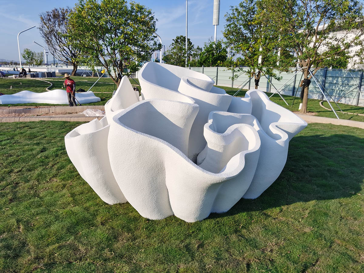 WACommunity's tweet photo. World's first 3D printed public park features 3D printed sculptures, benches, flower beds in China: https://t.co/51yYrv2P3k #china #landscape https://t.co/1PAcdD3P86
