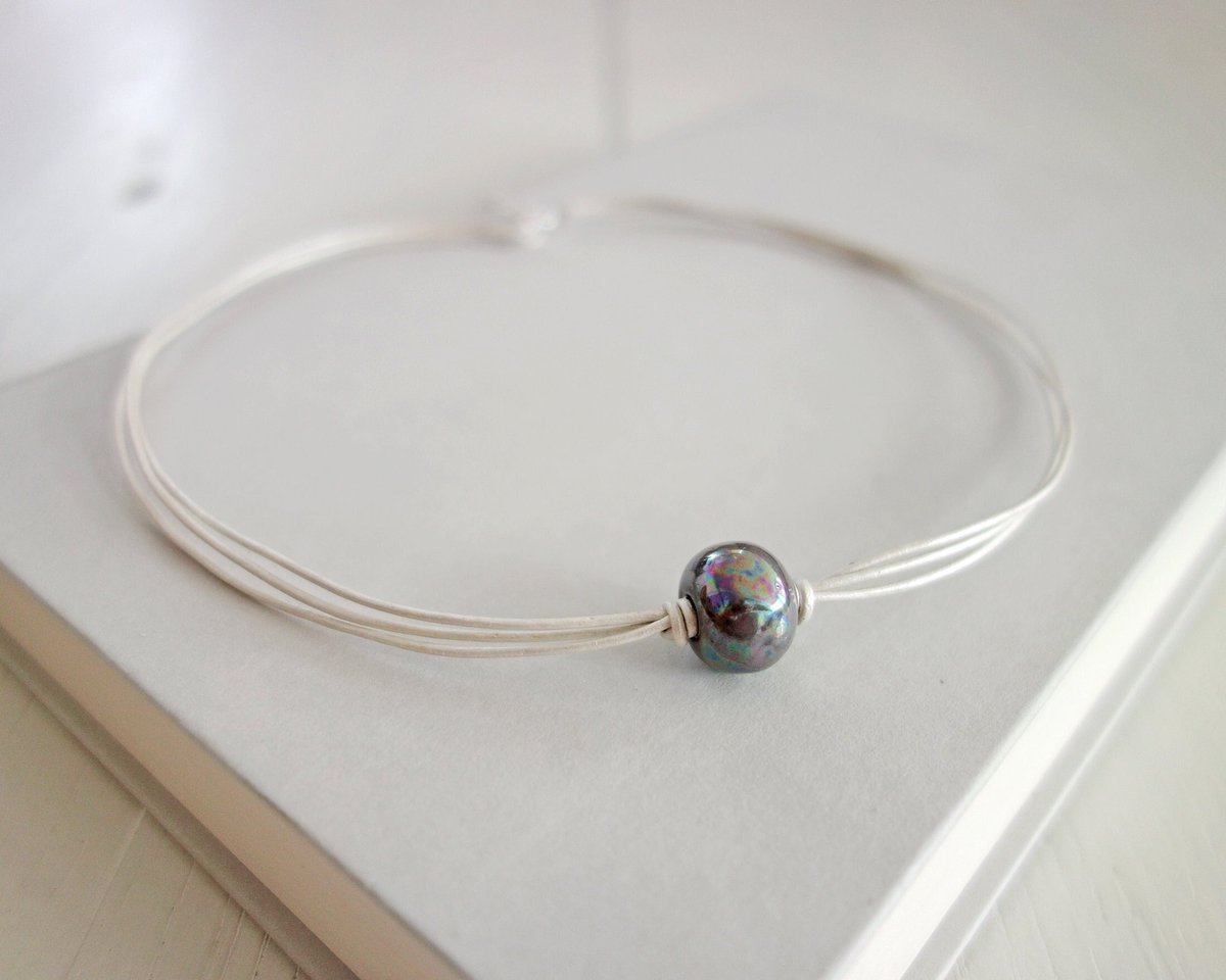 tlineSE's tweet image. White Leather Cord Choker Necklace Single Grey Ceramic Bead. #elegant #Rockerchic #jewelry #etsy #giftforher #shopsmall #etsyseller etsy.me/305oMY8 via @Etsy