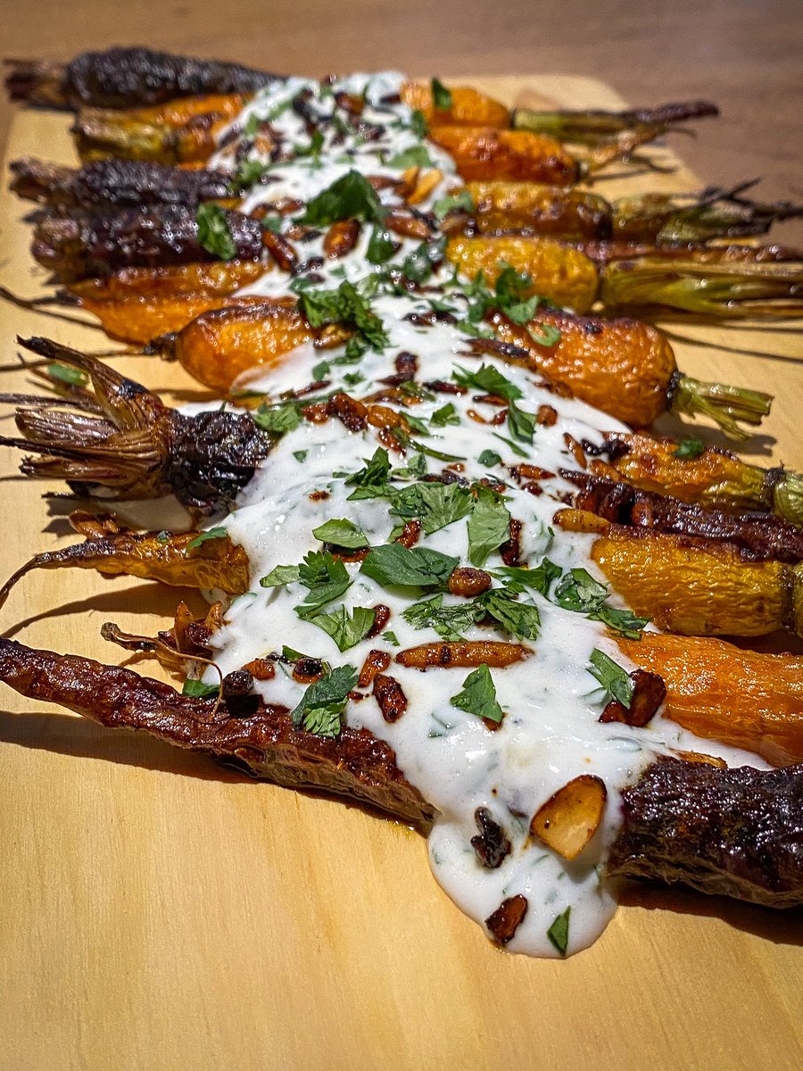 doloresrobles_m's tweet photo. Así la #Clase de #Cocina de hoy:
- #Zanahorias #Rostizadas con salsa de #Yoghurt
- #Focaccia con #Coliflor #Rostizada y #JitomateCherry
- #Arroz con #FrutosSecos, #Aderezo de #NuezDeLaIndia y #Setas #Salteadas
- #Calabaza a la #Parrilla con #QuesoDeCabra y #MielDeAbeja https://t.co/SFKoFxuoDr