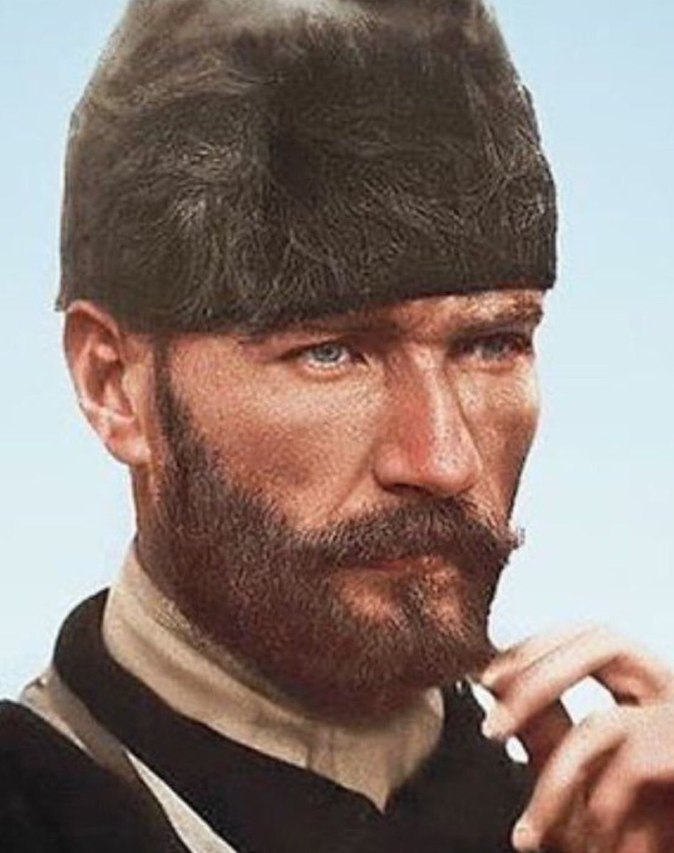 “Ölüme doğru en çk atılanlardan biriyim. Kurşun v gülle yağmuru altında birçok muharebelere iştirak ettim. Hattâ ölüm bir defa, kalbimin yanından sıyırarak geçti. Kalbimin üzerinde bir saat vardı v bu saat, mermi parçasının şiddetini kırdı.”

K A L B İ M İ Z D E S İ N 
#10Kasım