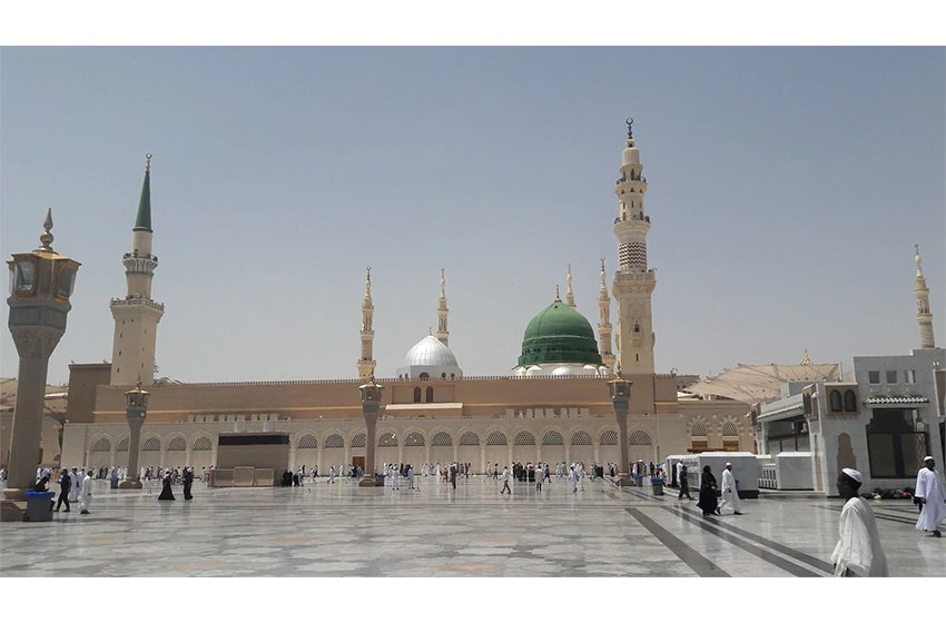 qalamsultan's tweet photo. رسول اللہ ﷺ نے فرمایا ہے جب قرب قیامت کا زمانہ آئے گا تو خاص خاص لوگوں کوہی سلام کیاجائے گااورتجارت اس قدر پھیل جائے گی کہ عورت اپنے خاوند کی تجارت میں اس کی مدد کرے گی اور رحمی رشتے منقطع ہوجائیں گے
(مسند احمد بن حنبل جلد ۱صفحہ۴۱۹ مطبوعہ بیروت) https://t.co/L84RCRSpGP