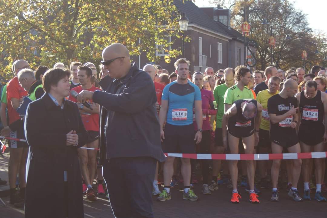 Zeven jaar geleden bij de start van de eerste <a href="/krollenloop/">Krollenloop</a> , toen @CdKBrabant nog burgemeester van #Veghel was en ik de boel al aan elkaar mocht praten. #hollenvurgoeikrollen