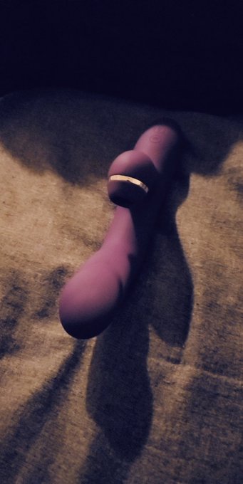 New toy 😈 do you want to see me use it? https://t.co/k7evSytZlZ<a href="/tag/newprofilepic"class="tags"><span>#newprofilepic</span></a>