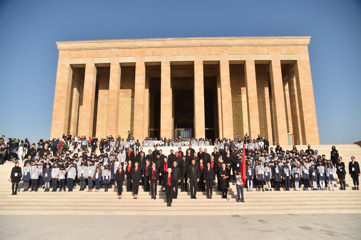 TÜRKİYE CUMHURİYETİ’NİN AZİZ KURUCUSU GAZİ MUSTAFA KEMAL ATATÜRK,
BUGÜN ÖLÜMÜNÜZÜN 83. YIL DÖNÜMÜNDE BİLNET OKULLARI G OLARAK YÜKSELEN YENİ NESİL GENÇLERİMİZ İLE MANEVİ HUZURLARINIZDAYIZ.SAYGI ,SEVGİ VE ÖZLEMLE ANIYORUZ.