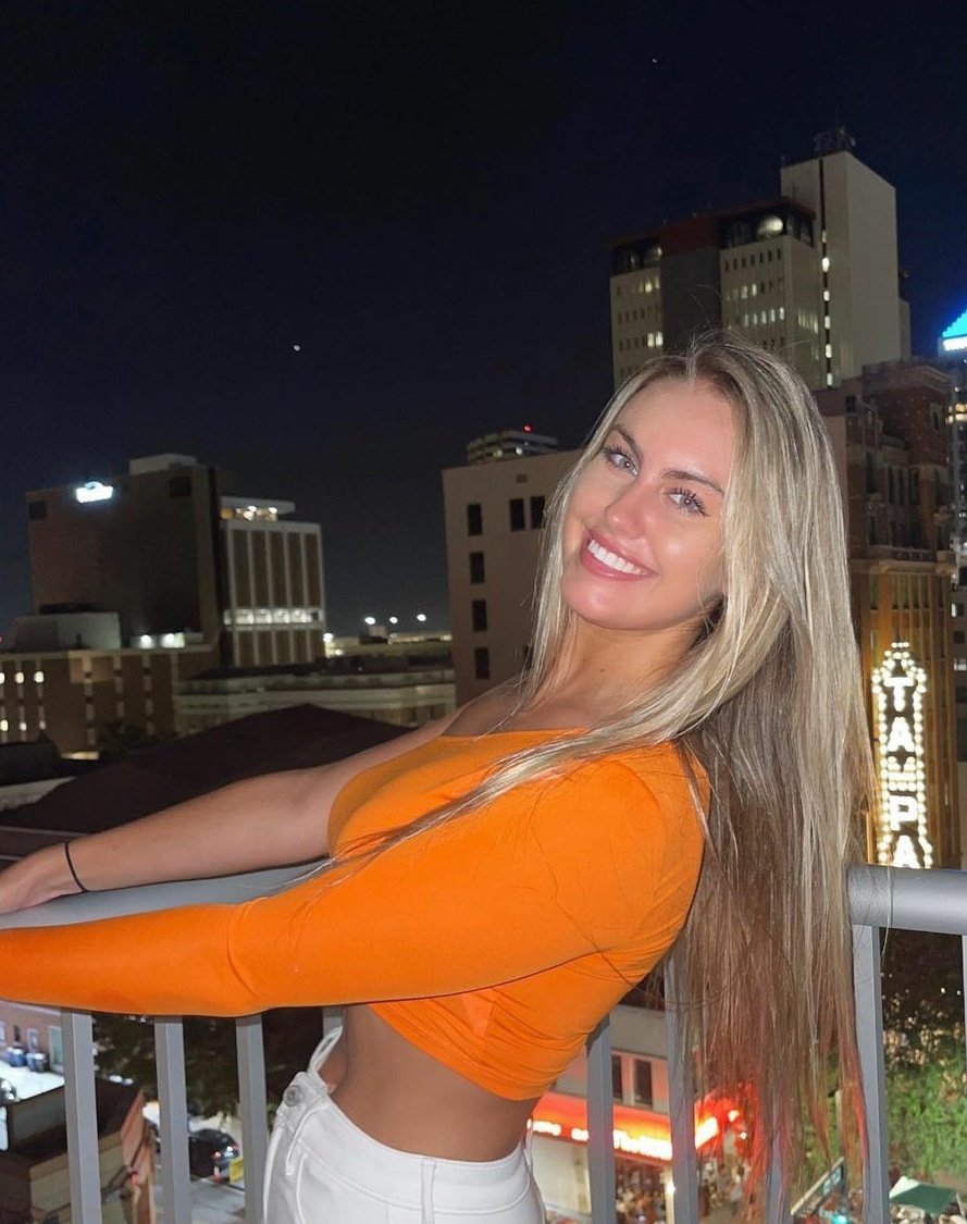 BayleyPeron's tweet photo. It goes down in the dm's 😜🥰 #sellingnudes #premiumsnapchat #sellingcontent #dropbox #Adultwork #sellingvideos #facetimesession #sextingsession #customcontent #nudes  #buyingvideos #sellingcustomvid #sellingdropbox #pay2play https://t.co/J790IphR94