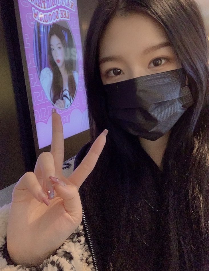 jinnyw1sh's tweet photo. from soodam 💌

“I went to see my bday ad❣️I quietly went by myself so I wasn’t able to take a nice proof shot but i’m uploading a selca feeling sorry🥺
Thank you &amp; ILY❤️
I’ll work harder to repay all the love i’m getting from lockeys😭 It was a very happy bday thanks to lockeys” https://t.co/GfR3Iz6XPR