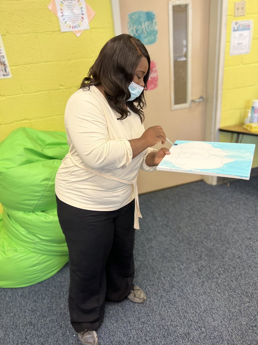 DrTameraRCarter's tweet photo. Thank you parents for attending the iCare Parent Paint Party hosted by Mrs. Cynthia Perkins and Mrs. Kendra Murray! You all rock!! The next event will be announced soon. We love and appreciate you all! #presentengagedconnected https://t.co/JvPgQOHXMI