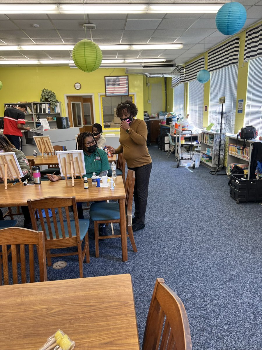 DrTameraRCarter's tweet photo. Thank you parents for attending the iCare Parent Paint Party hosted by Mrs. Cynthia Perkins and Mrs. Kendra Murray! You all rock!! The next event will be announced soon. We love and appreciate you all! #presentengagedconnected https://t.co/JvPgQOHXMI