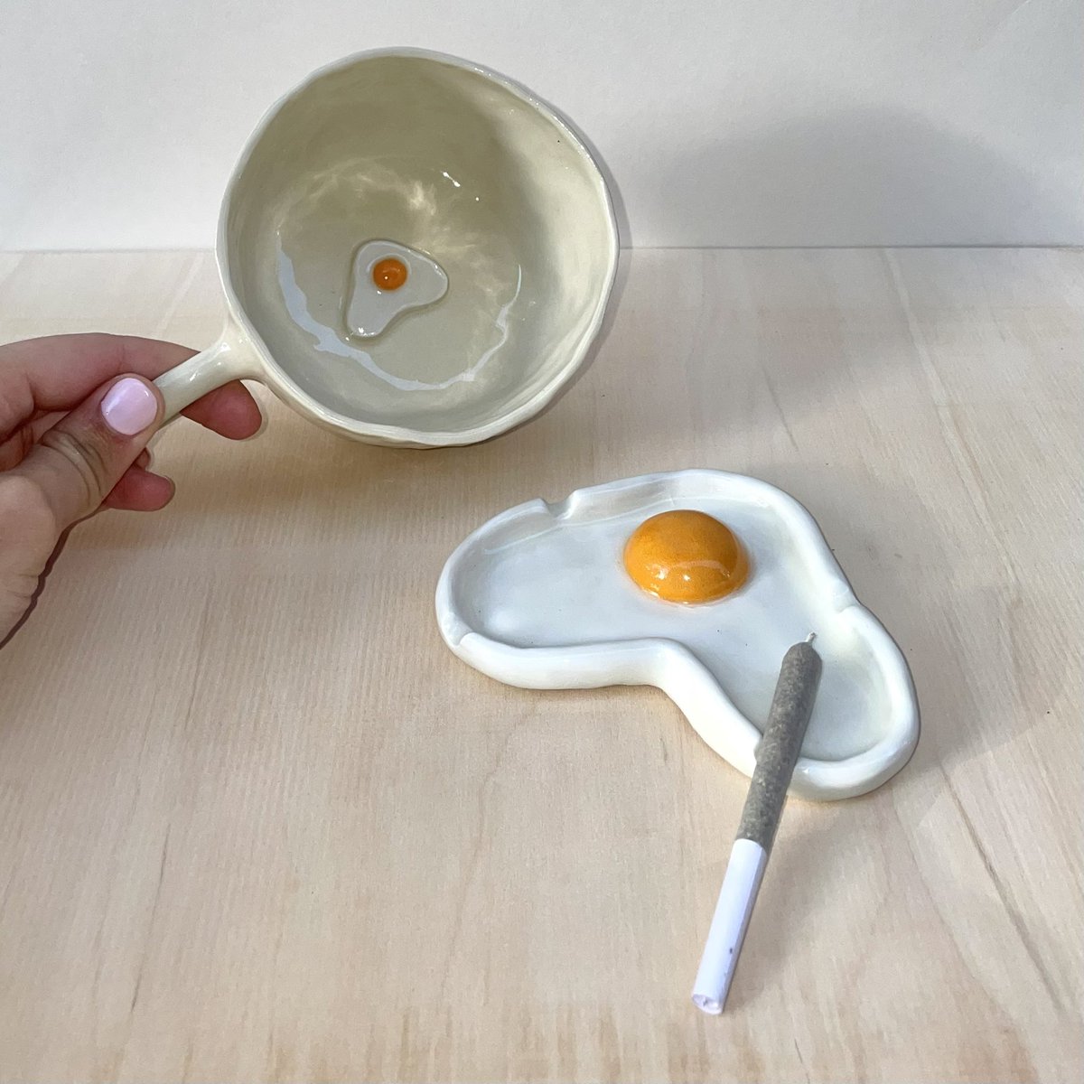 made an egg mug to go with the egg ashtray and called it the wake and bake set 😎