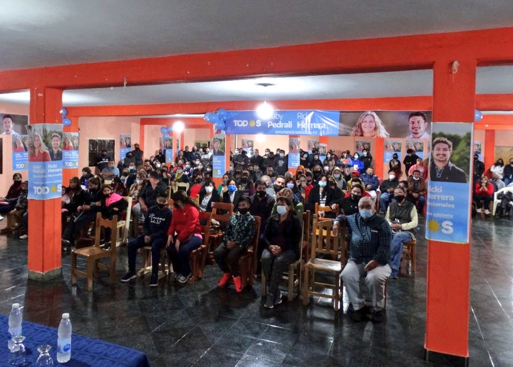 rickiherrera's tweet photo. Gracias Famatina por el apoyo y acompañamiento a la lista de @TodosLaRioja que representa al proyecto federal, inclusivo y que amplía derechos a lo largo y ancho de La Rioja.

El #14N es con TOD☀️S!!

Gracias Ismael y Alberto y a toda la militancia

Vamos que salimos adelante! https://t.co/oqInYNsDWr