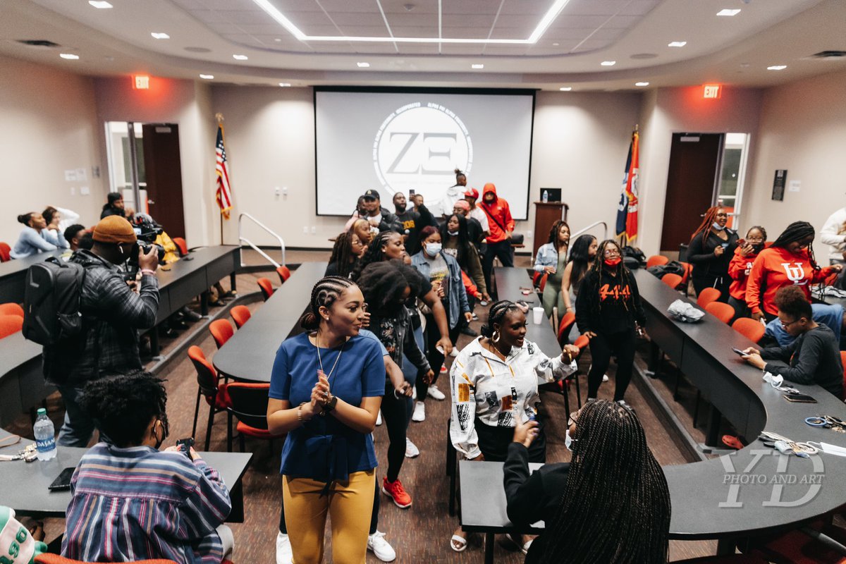 ULAlphas's tweet image. PHollow The Music🎤🐒🧊
-
Y’all know we had to keep it #2Live for Alpha Week🏅
#LongLiveZetaXi
.
.
📸: @YDPA_2 
🎵: @EAZYtobeE