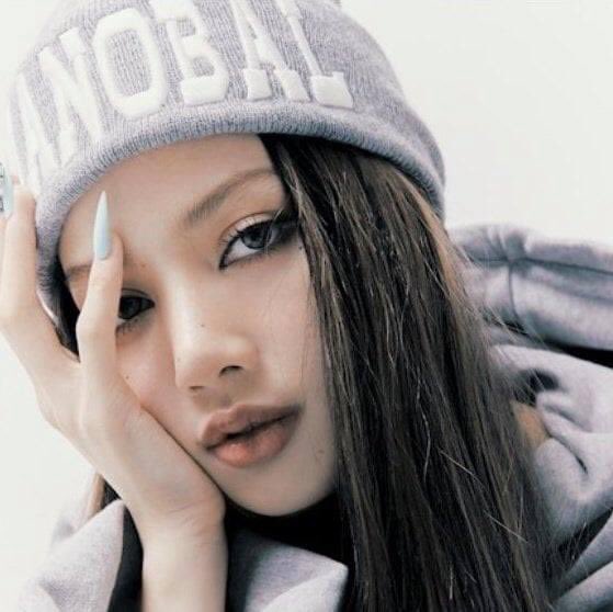 onHngHoa1's tweet image. Em bé nhà mình giỏi quáaaa!! Maknae On Top LALISA mãi truất #lisa  #Money2ndHOT100