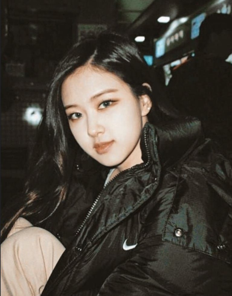 rosedoIIy's tweet photo. nighttime blacksé prayer time! https://t.co/xCvqnySJED