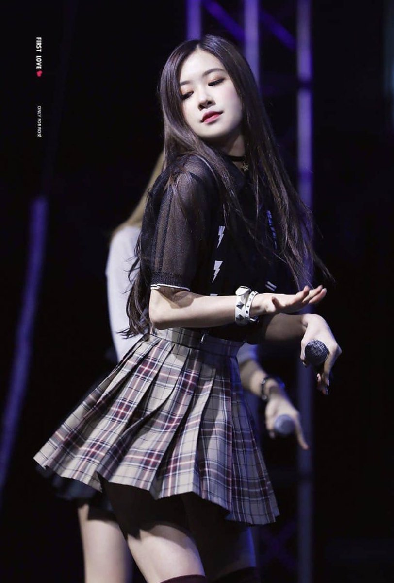 rosedoIIy's tweet photo. nighttime blacksé prayer time! https://t.co/xCvqnySJED