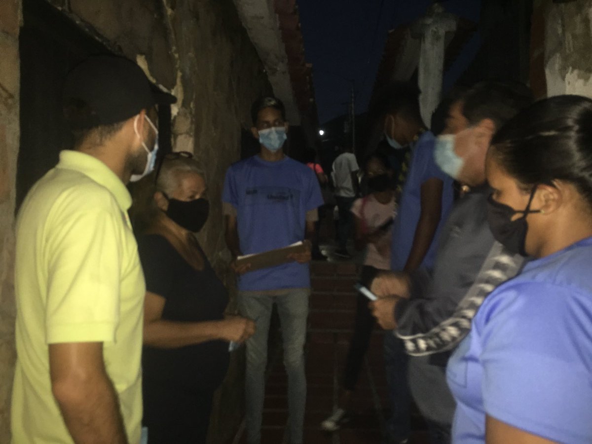 beatriz38870233's tweet photo. Casa X Casa Sector Rosa Blanca en la Urb Las Rosas nuestro candidato por la unidad Alcaldía dé Zamora ⁦@SilfredoRubino⁩ llevando mensajes de Fe y cambio, invitando a la comunidad a votar este 21 de Noviembre ⁦@CarlosOcariz⁩
⁦@ActivismoPJ⁩
⁦@PJ_EdoMiranda⁩ https://t.co/SxM14Zh6zt