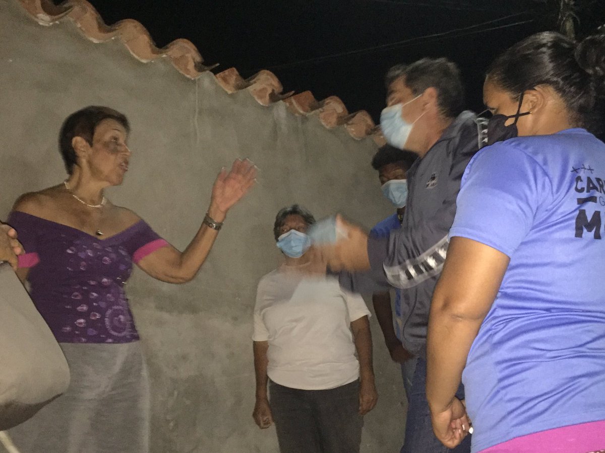 beatriz38870233's tweet photo. Casa X Casa Sector Rosa Blanca en la Urb Las Rosas nuestro candidato por la unidad Alcaldía dé Zamora ⁦@SilfredoRubino⁩ llevando mensajes de Fe y cambio, invitando a la comunidad a votar este 21 de Noviembre ⁦@CarlosOcariz⁩
⁦@ActivismoPJ⁩
⁦@PJ_EdoMiranda⁩ https://t.co/SxM14Zh6zt
