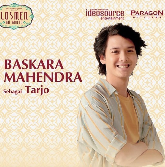 yan_widjaya's tweet photo. *2 TARJO*
Dulu Mathias Muchus (30) angkat nama lewat peran Tarjo, anak Pak Broto (Mang Udel), dlm serial TVRI #Losmen (35 epi/1986-1989), n film #PenginapanBuBroto/1987.
Kini peran Tarjo digantikan Baskara Mahendra (28) di #LosmenBuBroto/2021. Dan Muchus jadi ayahnya, Pak Broto https://t.co/6d2CGjOml7