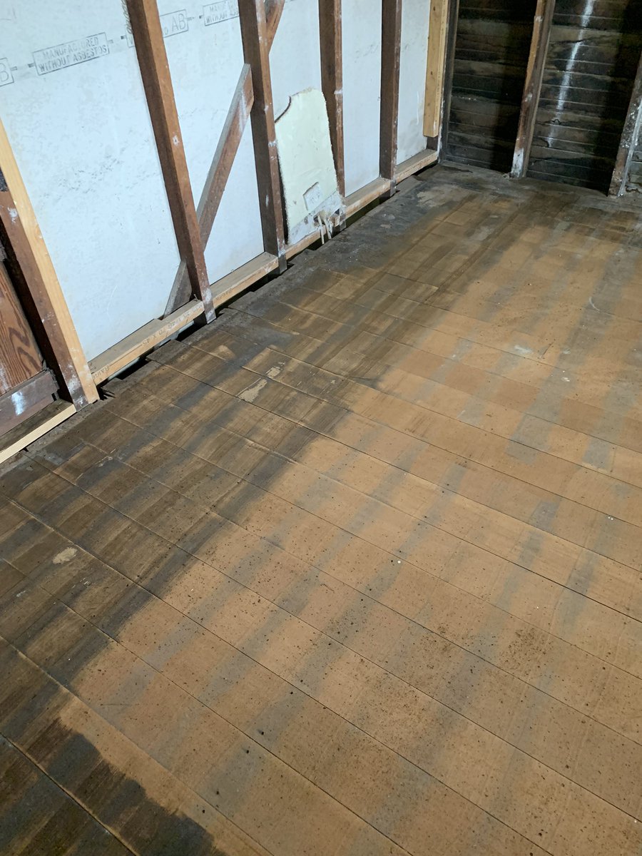 Digital_Kitteh's tweet photo. House renovations! Its been a long process due to covid lockdowns but picking up where we left, sanding floors today! Looks sooooo good!! https://t.co/fROjJND2ST