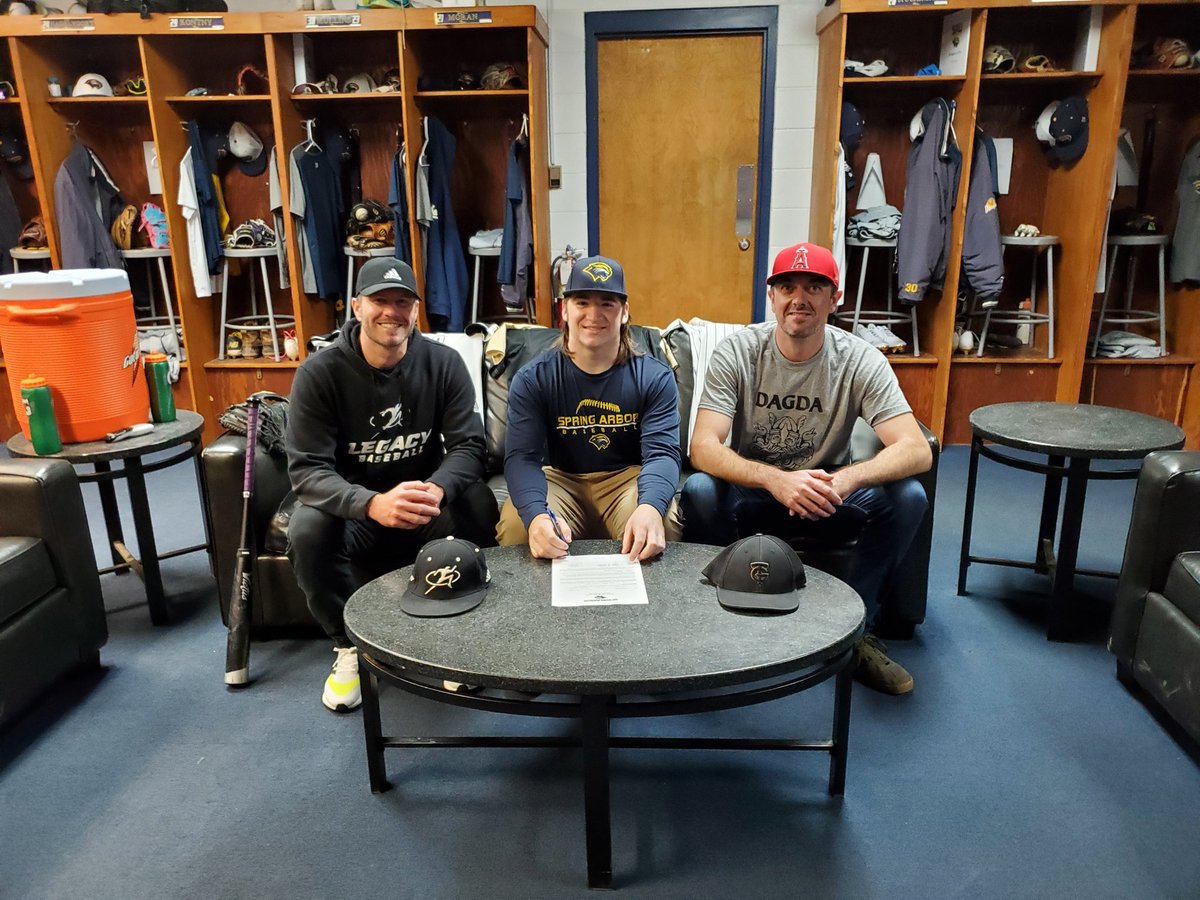 Fletcher48's tweet photo. I have officially signed at @SAUCougarsBSB to play for @RyanMarken and @JoeCMyers. I'd like to thank @DagdaDoyle for the past 2 seasons for getting my defense straight. I'd like to thank @kjahrens for helping get the power into my swing. Most importantly (1/2) https://t.co/nHHNEN2Teb