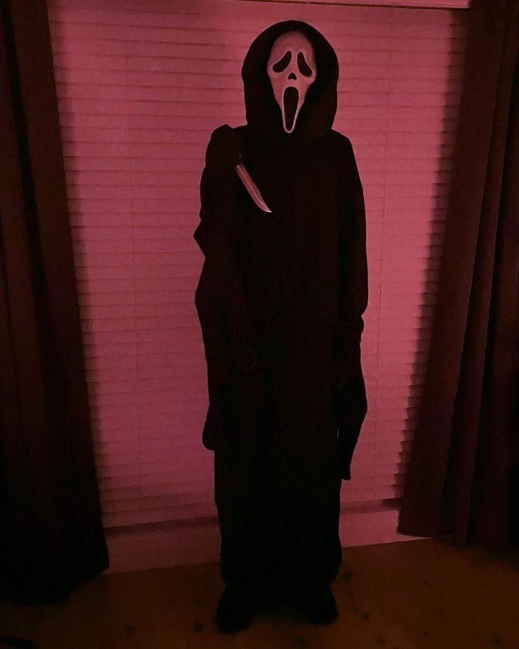 —instagram post—

              Happy Halloween 🔪