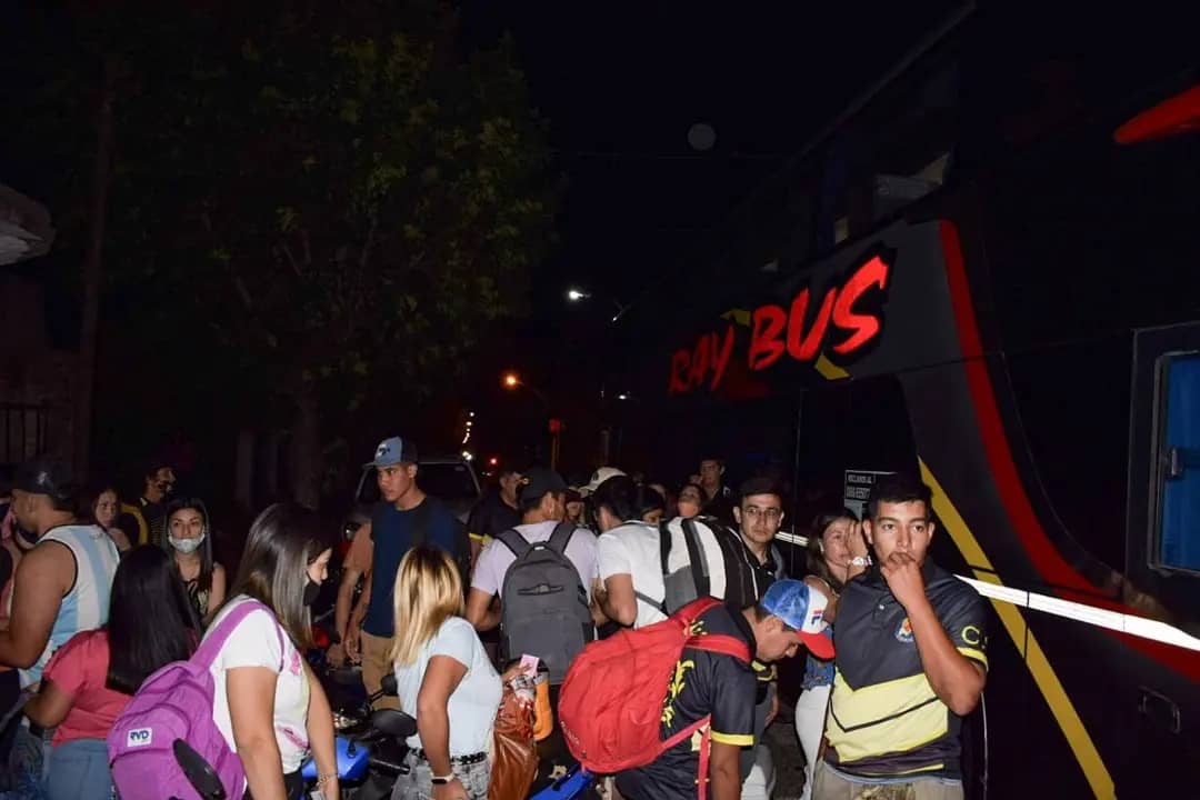 Pablo_romerook's tweet photo. ¡La tercer tanda de alumnos, está viajando a Cataratas!😄 El compromiso es algo que nos identifica, y es por eso que seguimos cumpliendo con todos. Sabemos que este domingo ¡Vamos a ganar! https://t.co/gbgqZ6aF2c