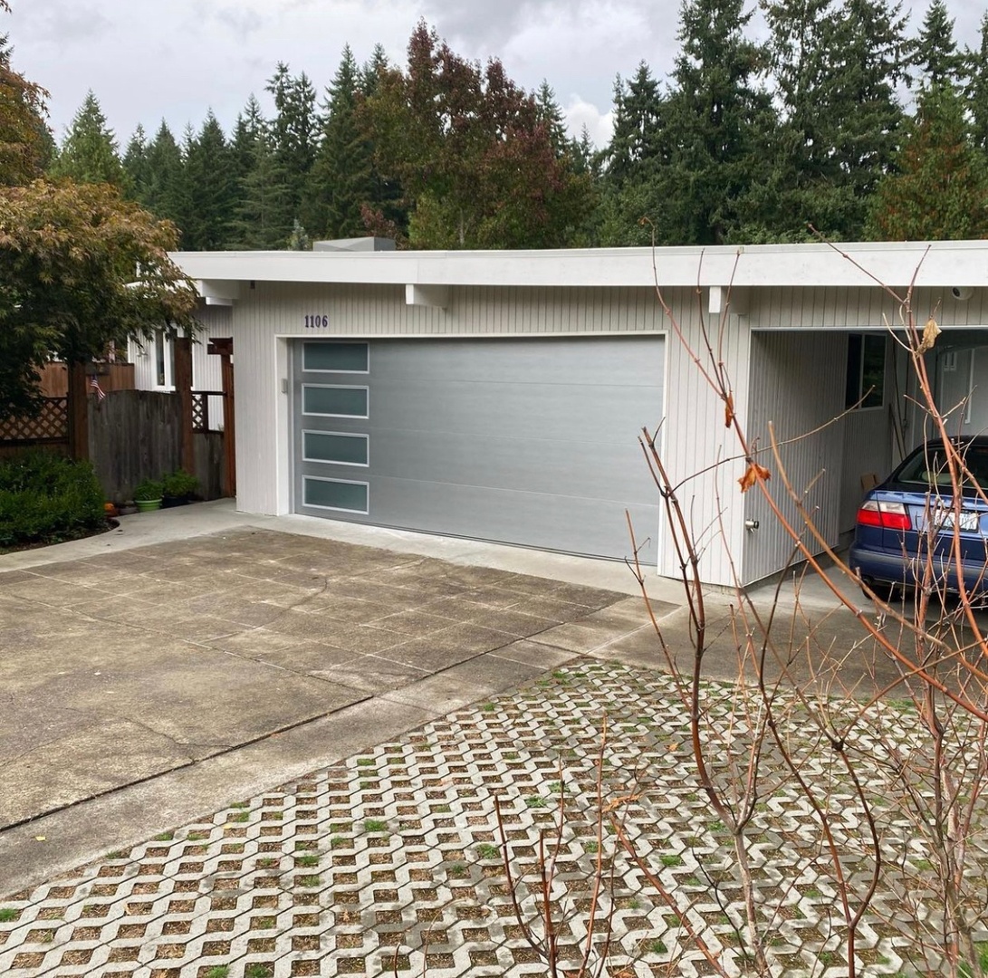 wayne_dalton's tweet photo. Night or day, our #garagedoors always make a statement! 🤩

Our Classic Steel collection is perfect for homeowners who love modern design elements but need insulation they can count on: https://t.co/w0p0tfzjHJ.

📸: Home Turner https://t.co/mopqr9VnO5