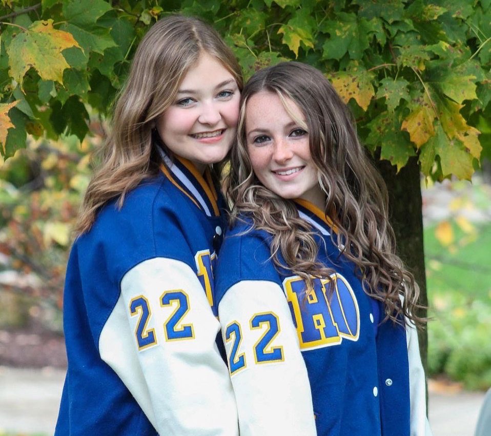 vsfkristinh's tweet photo. A timeless tradition your athletes can cherish for years to come! Warm & cozy custom lettermanโs jackets with personalized grad years never go out of style ๐โจ๐
Love this #VarsityStyle
#TrendAlertTuesday #TrendTuesday https://t.co/p5Y1FW5VYj