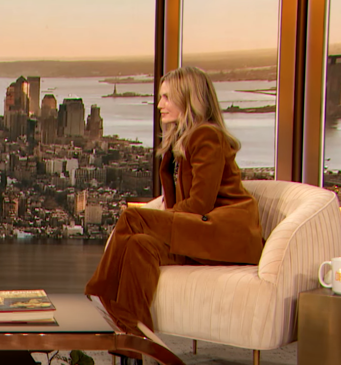 Pfeiffer_TH's tweet photo. 📸 มิเชลในรายการ The Drew Barrymore Show ล่าสุดค่ะ 🥺 https://t.co/7KvTUQvNK0