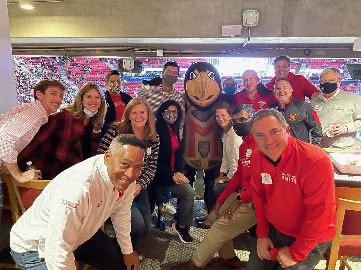 SmithAlumni's tweet photo. Smith Advisory Board members, Dean Konana and @Testudo_UMD are cheering on @terrapinhoops
and showing their #SmithTerps pride this evening on #MarylandSmithDay. #SmithAlumni #MarylandSmith https://t.co/tV1gv5bxGo